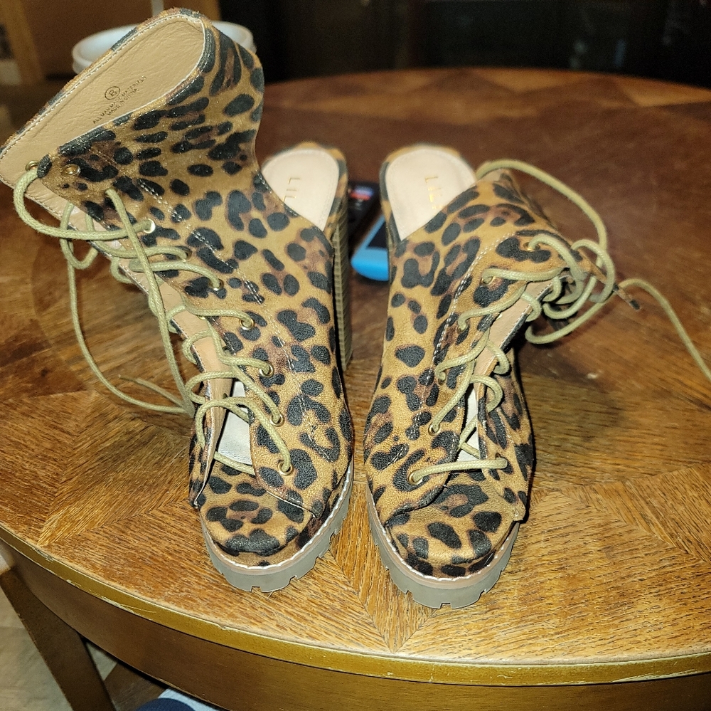 Lilian tiger pattern open toe sandels
